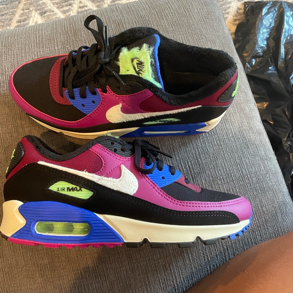NIKE AIR MAX